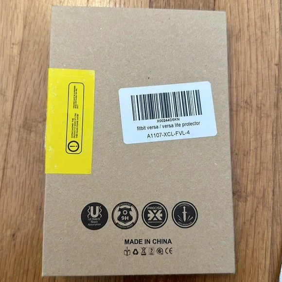 *last chance!!* Fitbit Versa | Accessories Only - 2 bands, 3 screen protectors - Picture 4 of 11